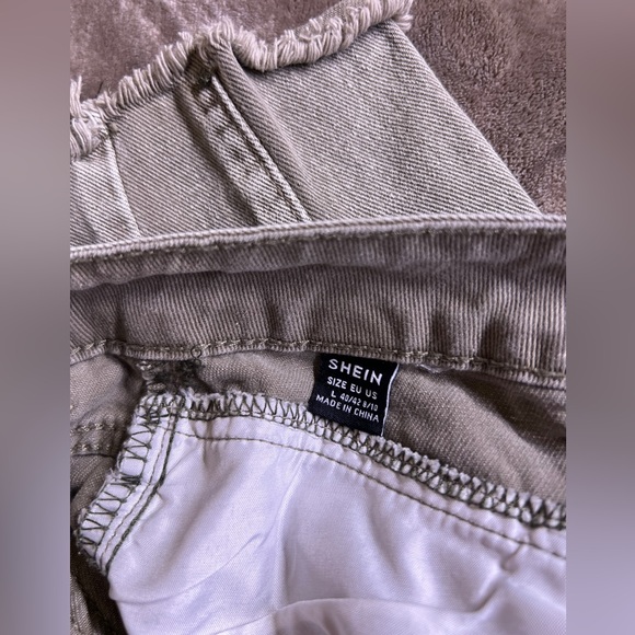 SHEIN Gray Star-Patterned Wide Leg Jeans - Picture 7 of 7